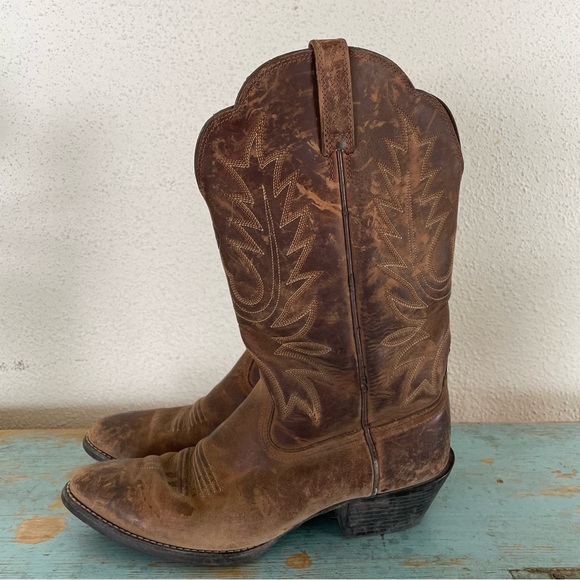 Ariat Shoes - Ladies Ariat Heritage R Toe Boots 7.5C